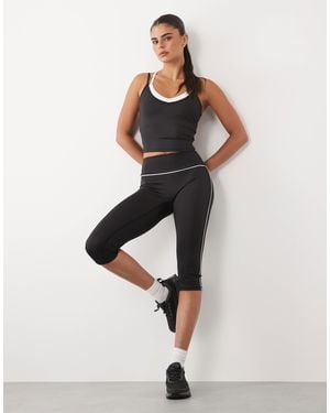 4505 Active Low Rise Capri legging With Piping Detail - Natural
