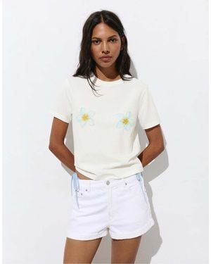 Pull&Bear Beaded Flower T-shirt - White