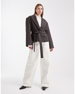 ASOS Blazer Squadrato Sartoriale Color Cioccolato Con Cintura - Bianco