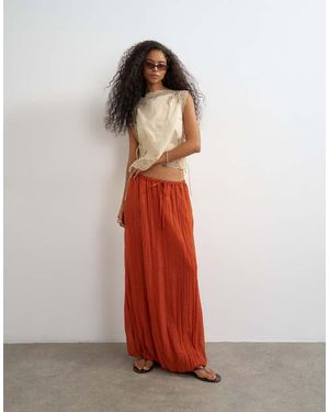 TOPSHOP Maxi Rok Met Strikdetail, Kreukstructuur En Bubbelzoom - Rood