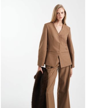 4th & Reckless Tailored Collarless Cinched Waist Cocoon Sleeve Blazer - Natural