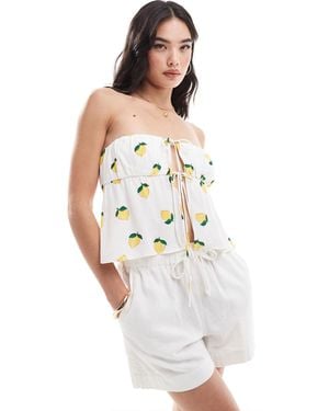 Stradivarius – trägerloses oberteil mit zitronen-print - Weiß