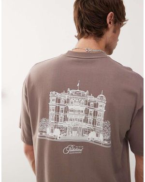 Prohibited Camiseta Con Estampado Gráfico "Grand Resort" De -Gris - Marrón