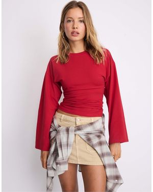 Stradivarius Langärmliges t-shirt mit taillierter passform - Rot