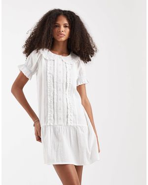 Neon Rose Robe courte boutonnée à nervures et taille basse - Blanc