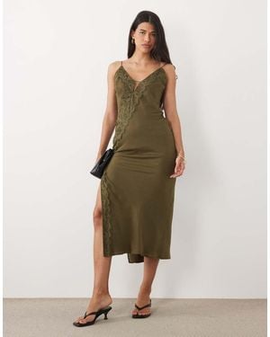 ASOS Midi Cami-Jurk Van Satijn Met Kanten Rand En Detail Aan De Zijkant - Naturel