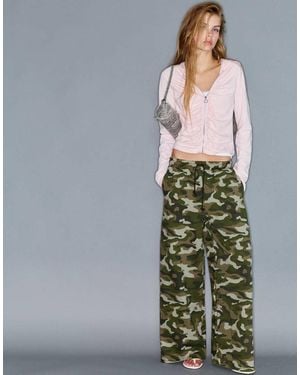 Pull&Bear Pantaloni A Gamba Ampia Con Stampa Color Kaki - Grigio
