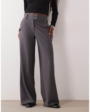 Gina Tricot Pantalon large en jersey à rayures fines - Gris