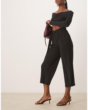 Vila Pantalones Capri Negros De Pernera Recta Con Lazada En La Cintura De