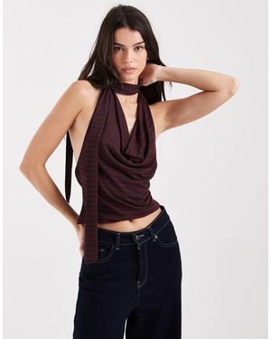 Collusion Top Rojo A Rayas Con Cuello Halter Anudado Y Fular De - Negro