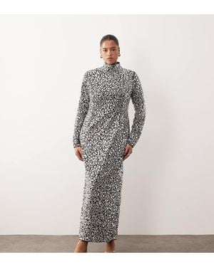 ARRANGE Vestido Largo De Manga Larga Con Cuello Alto Con Diseño Texturizado De Lentejuelas De Curve - Gris