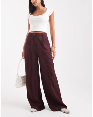 Miss Selfridge Pantalon à fines rayures - bordeaux - Violet