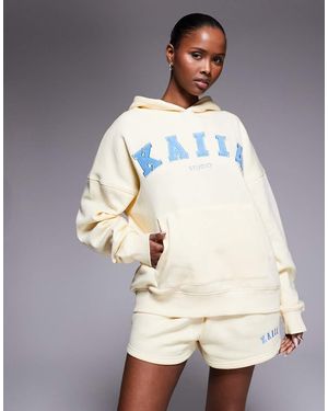 Kaiia Sudadera Amarillo Limón Y Azul Extragrande Con Capucha Y Logo Bordado De Tejido Rico En Algodón De Studio (Parte De Un Conjunto) - Blanco
