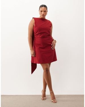 Tfnc Plus Robe courte drapée en bengaline à dos en v foncé - Rouge