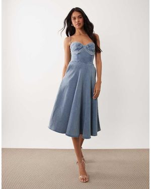 TFNC London Vestido Vaquero Midi Azul Elástico De Tirantes Con Detalle De Copas Y Falda De Corte Amplio