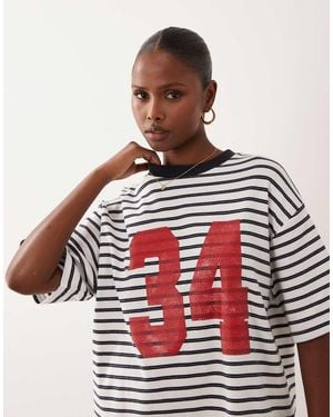ASOS Oversized Gestreept T-Shirt Met Contrasterende Grafische Varsity 34-Print - Rood