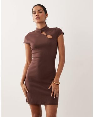 New Look Robe courte avec col mandarin et fente goutte d'eau - foncé - Marron
