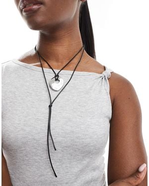ASOS – mehrreihige kordelhalskette mit anhänger - Grau