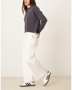 Aware Pantalones Capri Blancos De Estilo Worker De Pernera Ancha De - Neutro