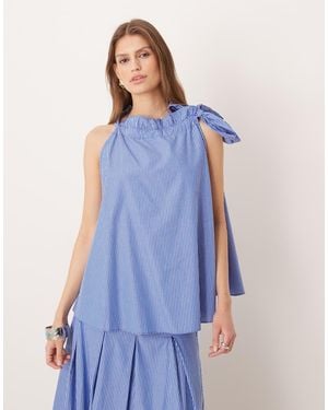 Glamorous Top Azul A Rayas Blancas De Corte Amplio Con Cuello Halter Y Volantes De (Parte De Un Conjunto)