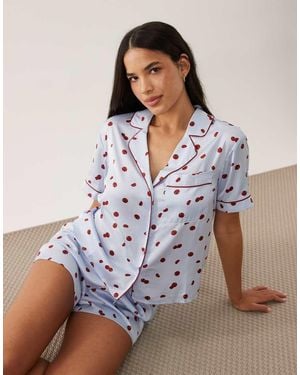 Abercrombie & Fitch Camisa De Pijama De Manga Corta Con Estampado De Lunares En Forma De Tomates De Satén (Parte De Un Conjunto) - Azul