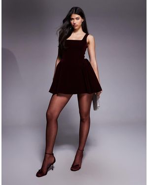 Wanderdoll Vestido Corto Burdeos Con Escote Cuadrado Y Detalle Voluminoso En Las Caderas De Terciopelo Lucky De -Rojo - Multicolor