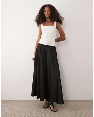 Y.A.S Falda Midi Negra Voluminosa De Corte Circular De Satén De - Blanco