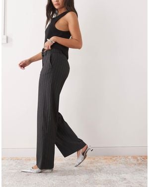 Monki Pantalon large ajusté à taille mi-haute et rayures pailletées - foncé - Blanc