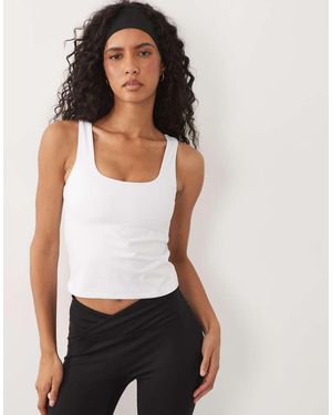 4505 Soft Touch Scoop Neck Vest With Inner Bra And Removable Padding - White