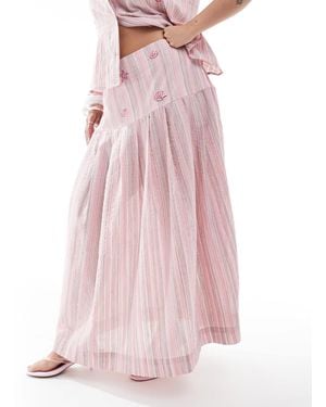 Renee Studio Plus Exclusive Bow Side Pleated Hotfix Detail Midi Skirt Co-Ord - Pink