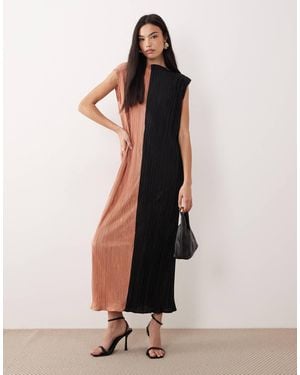 ASOS Sleeveless Colorblock Plisse Maxi Dress - Natural