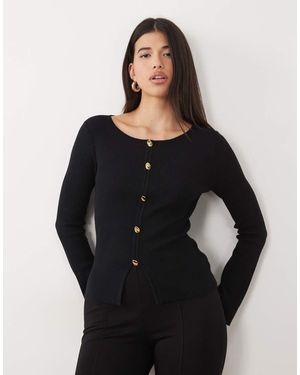 Pretty Lavish Fijngebreid Vest Met Gouden Knoopdetails - Zwart