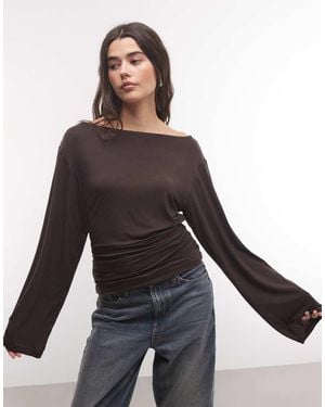 Monki Top A Spalle Scoperte A Maniche Lunghe - Marrone