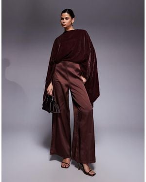 ASOS Mono Largo Marrón De Satén De Pernera Ancha Con Cuerpo De Terciopelo De - Morado