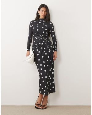 DASKA Hoogsluitende Maxi Jurk Met Stretch, Lange Mouwen, Gedraaid Detail En Stippen - Wit