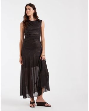 Object Robe longue transparente à superpositions avec détail en dentelle, chocolat prune - Blanc