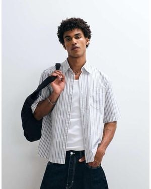 Weekday Camisa Blanco Hueso Y Azul A Rayas Extragrande De Manga Corta