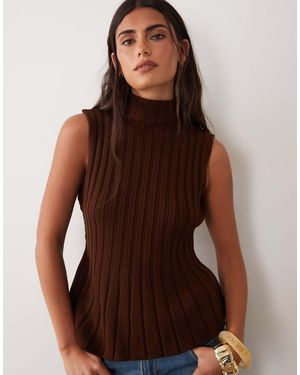 ASOS Gebreide Geribbelde Top Met Hoge Hals - Bruin