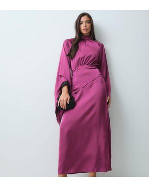 Kaiia Exclusieve Satijnen Hoogsluitende Maxi Jurk Met Draperingmouwdetail - Paars