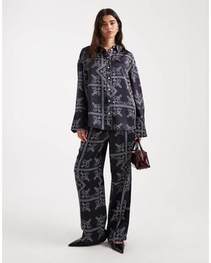 4th & Reckless Pantalones Azul Marino De Pernera Ancha Con Estampado De Y Cinturilla Elástica De Satén De 4& Reckless (Parte De Un Conjunto)