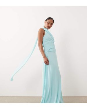 TFNC London Vestido Largo Azul Pastel Asimétrico Con Fular Al Cuello De Chifón - Blanco