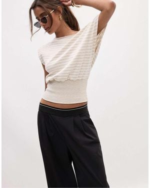 Stradivarius Aansluitend Gestreept T-Shirt Met Boothals - Wit