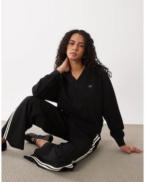 Calvin Klein Woven Label Long Sleeve V Neck Sweatshirt - Black