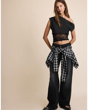 Stradivarius T-shirt asymétrique en dentelle - Noir