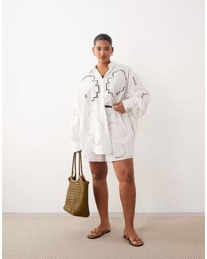 ARRANGE Curve Cutwork Embroidered Shorts - Natural
