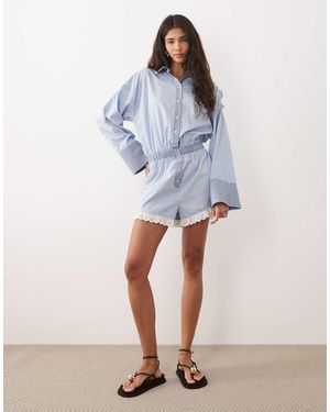 ASOS Mono Camisero Corto Azul A Rayas Variadas Con Ribete De Encaje De