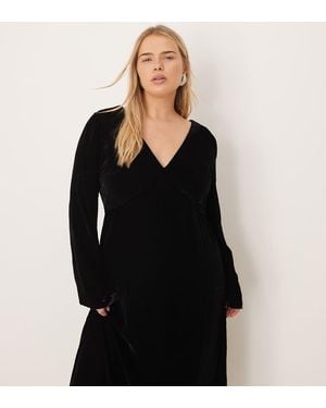 Nobody's Child Josie V-Neck Long Sleeve Midi Dress - Black