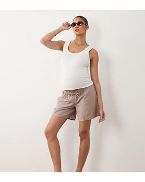 Mama.licious Pantalones Cortos Beis Con Cintura Anudada Por Debajo De La Barriga De Tejido Efecto Lino De Mamalicious Maternity-Neutro