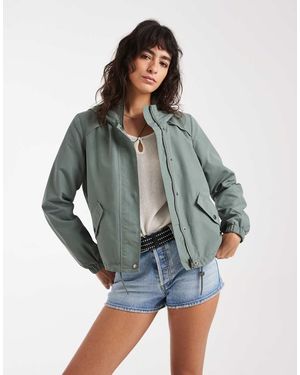 Vero Moda Chubasquero Corto Verde Laurel Para Festivales Con Capucha Y Cordón Ajustable En El Bajo De - Azul