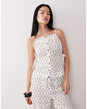 Wednesday's Girl Cami Top Met Knoopsluiting En Strikdetail - Wit